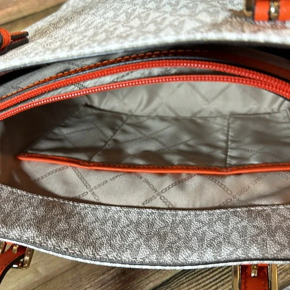 NWOT- Jet Set Medium Multifunction Pocket Tote Bag with Wallet - Picture 7 of 16